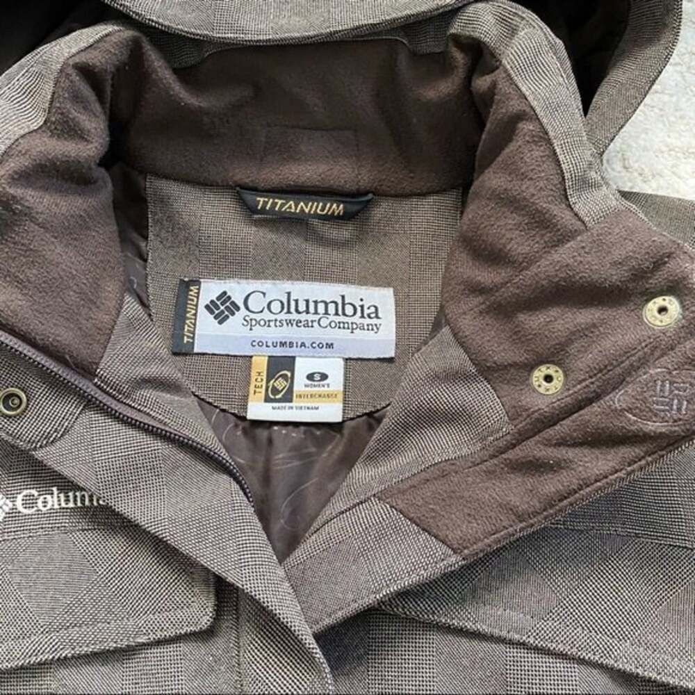 Columbia Titanium Waterproof Belted Jacket with Detachable Hood Size S - Picture 10 of 14